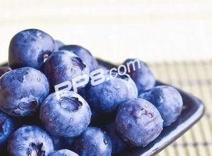 娱乐吃瓜酱母亲吃蓝莓,娱乐吃瓜酱母亲意外吃出时尚新风尚