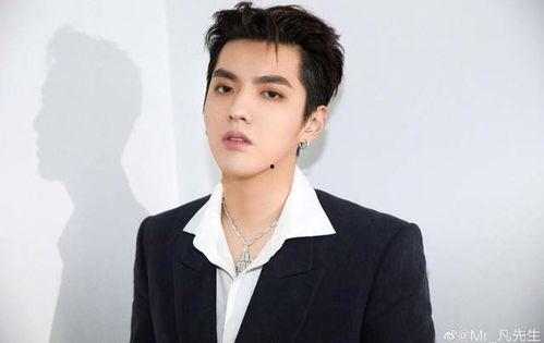 男明星娱乐圈吃瓜事件,揭秘男明星神秘吃瓜事件