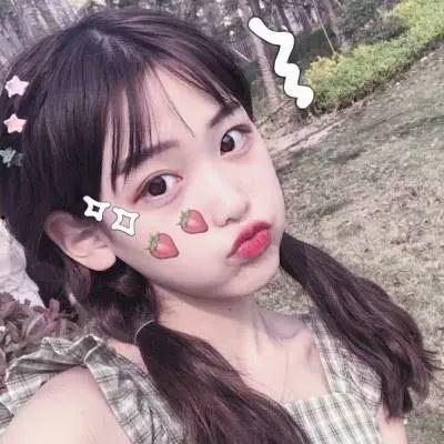 娱乐吃瓜君女生晒自拍